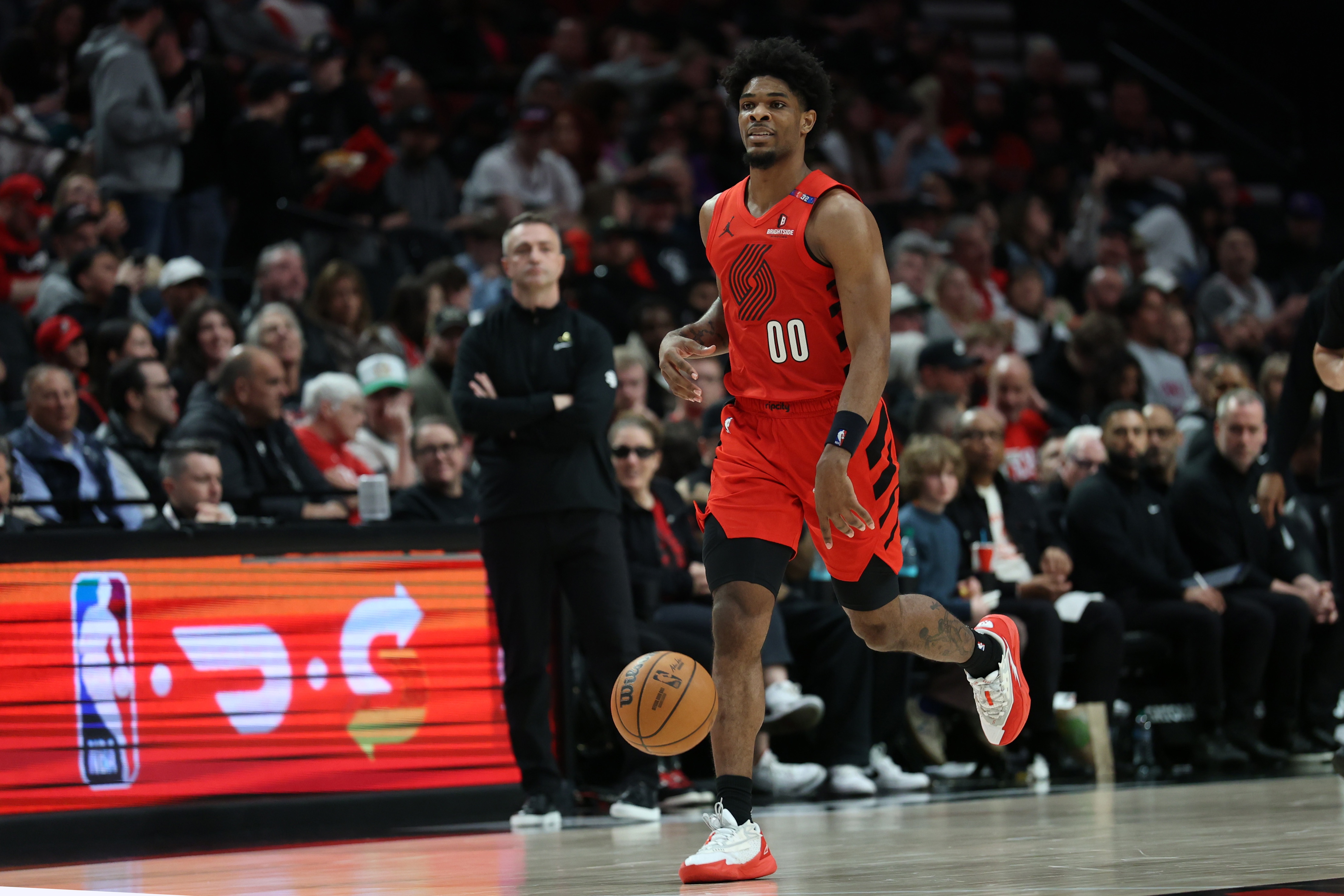 爱游戏官网-开拓者交易动向:罗威成主要筹码,亨德森进步显著暂不出售