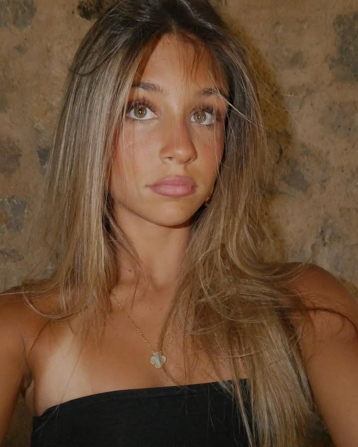 🥰拜仁20岁新援比绍夫公开恋情，女友系17岁俱乐部传奇绍尔之女