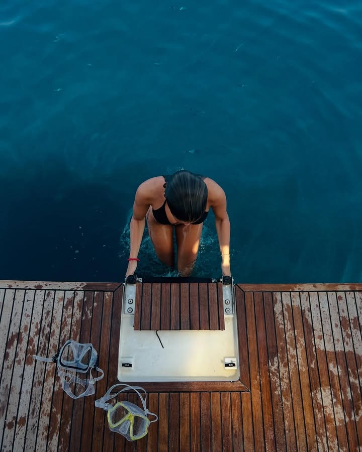 🥰拜仁20岁新援比绍夫公开恋情，女友系17岁俱乐部传奇绍尔之女