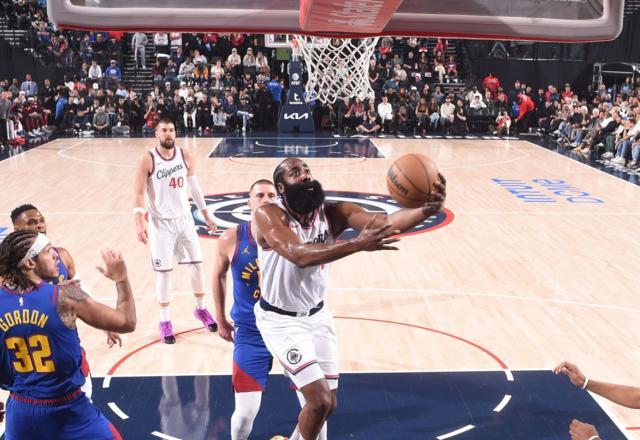 1733125459858072812.jpg 爱游戏官方入口-三分破3000大关!哈登梦回巅峰:103次30+10超詹皇