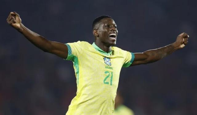 1728622889541028887.png 爱游戏体育-巴甲领头羊球员成救星 巴西2比1艰难赢智利!