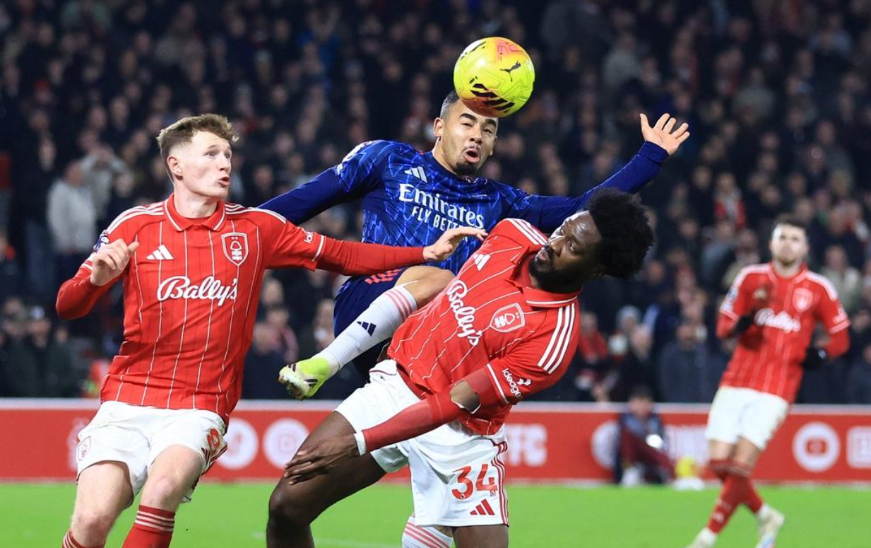 爱游戏官网-英超最新积分战报：3大豪门都丢分，曼联逼近欧冠区，热刺被绝杀