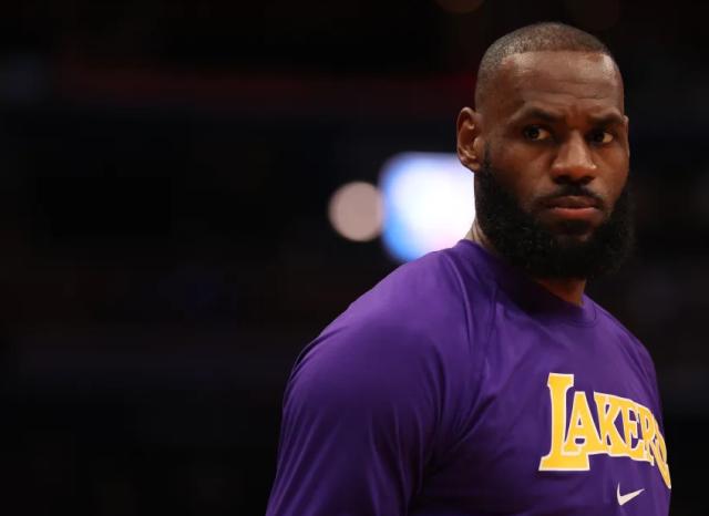 爱游戏官网-佩林卡希望詹皇在湖人退役 哈姆计划让浓眉多进攻