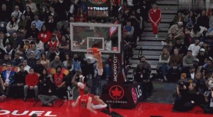 爱游戏-人到球到！弗拉格底线切入接马绍尔抛传空接隔扣沃尔特