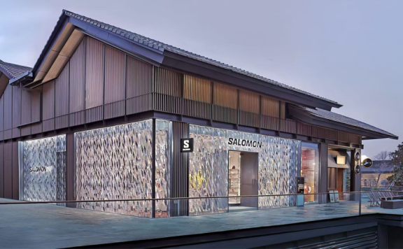 爱游戏中国-萨洛蒙迎来爆发式增长，年销售突破20亿美元大关