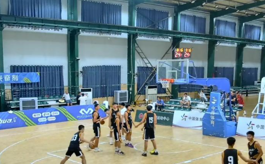 爱游戏官网-11投全中！15岁2.07米新星来袭，朱芳雨盯了三年的孩子，正在长大