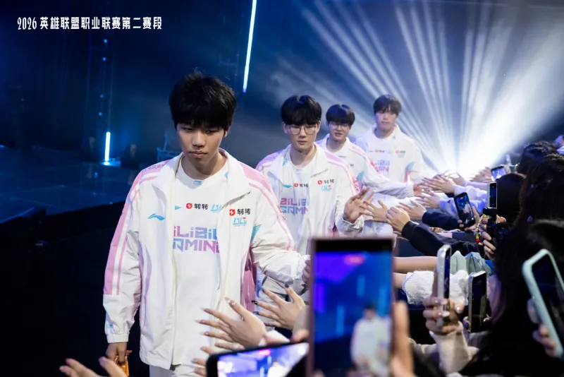 爱游戏官网-LPL分享BLG赛后返图：运筹决胜，连战连捷