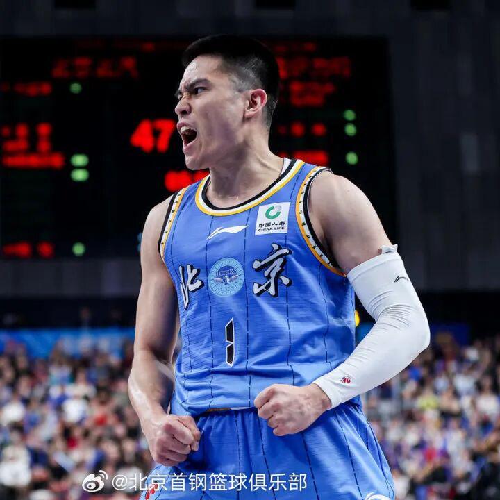 爱游戏官网-最佳阵容荣耀入选,季后赛征程奋勇争先!