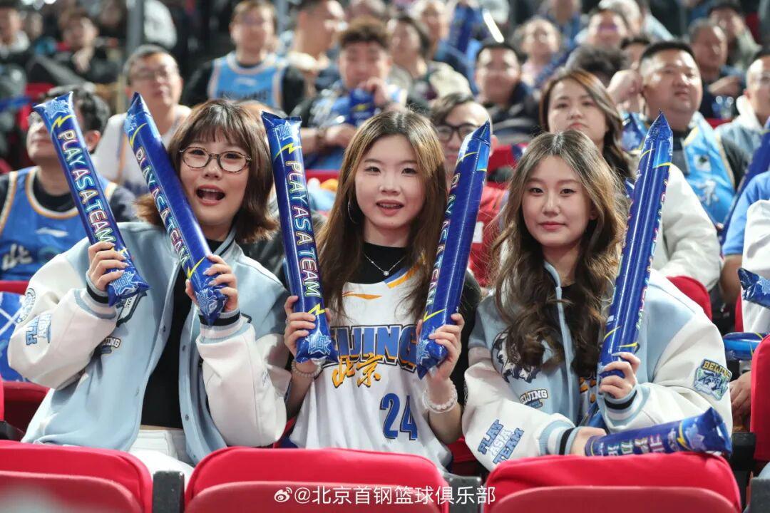 爱游戏官网-最佳阵容荣耀入选,季后赛征程奋勇争先!